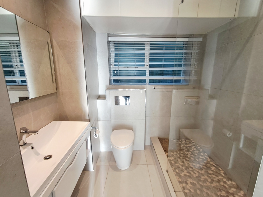 To Let 1 Bedroom Property for Rent in Sea Point Western Cape